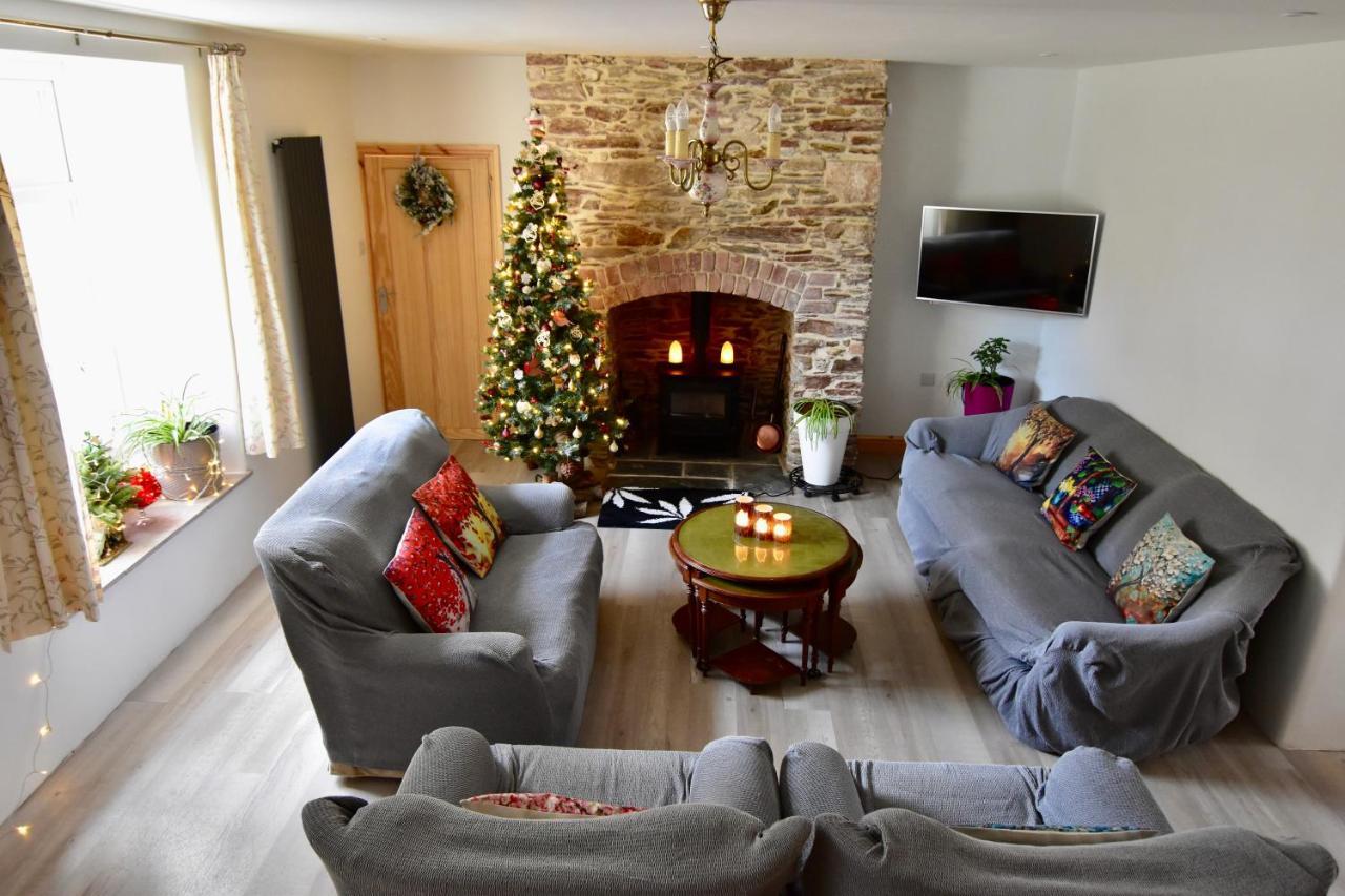 Spacious Cottage In The Village Of Wembury Екстериор снимка
