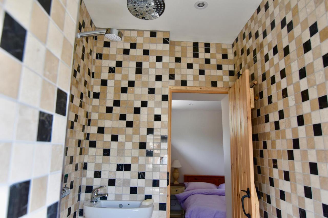 Spacious Cottage In The Village Of Wembury Екстериор снимка