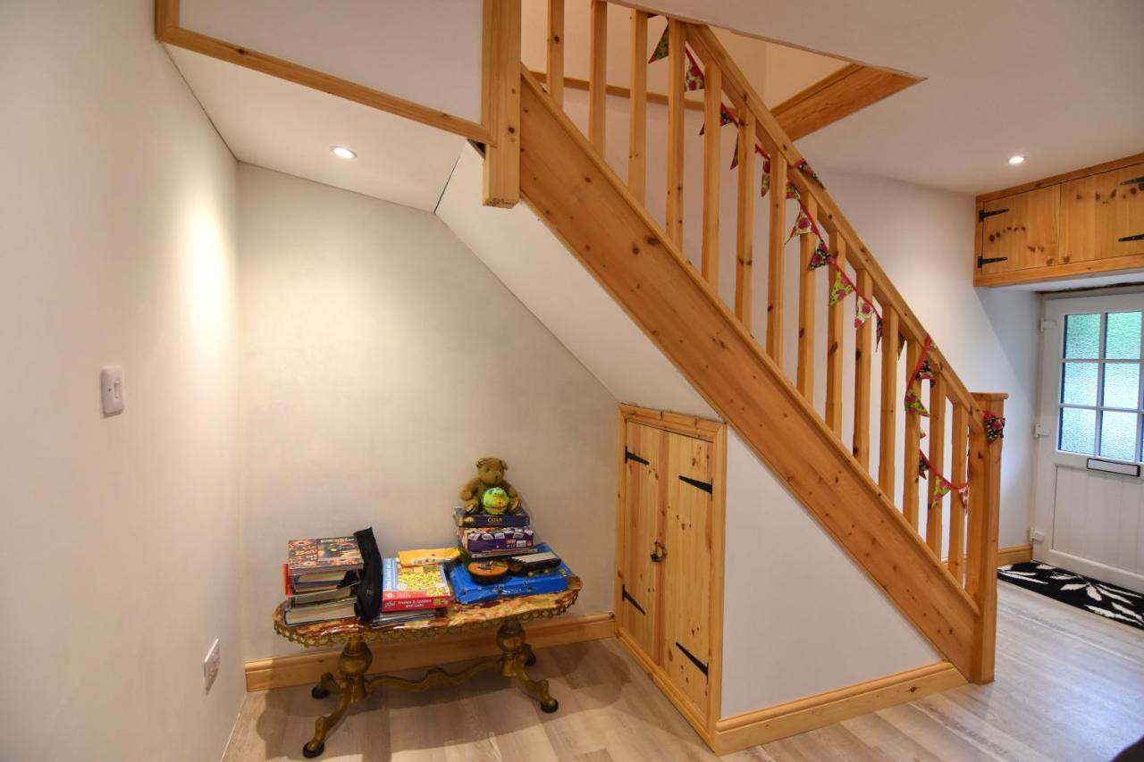 Spacious Cottage In The Village Of Wembury Екстериор снимка