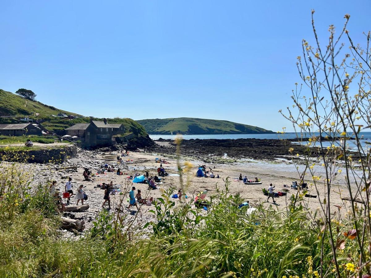 Spacious Cottage In The Village Of Wembury Екстериор снимка