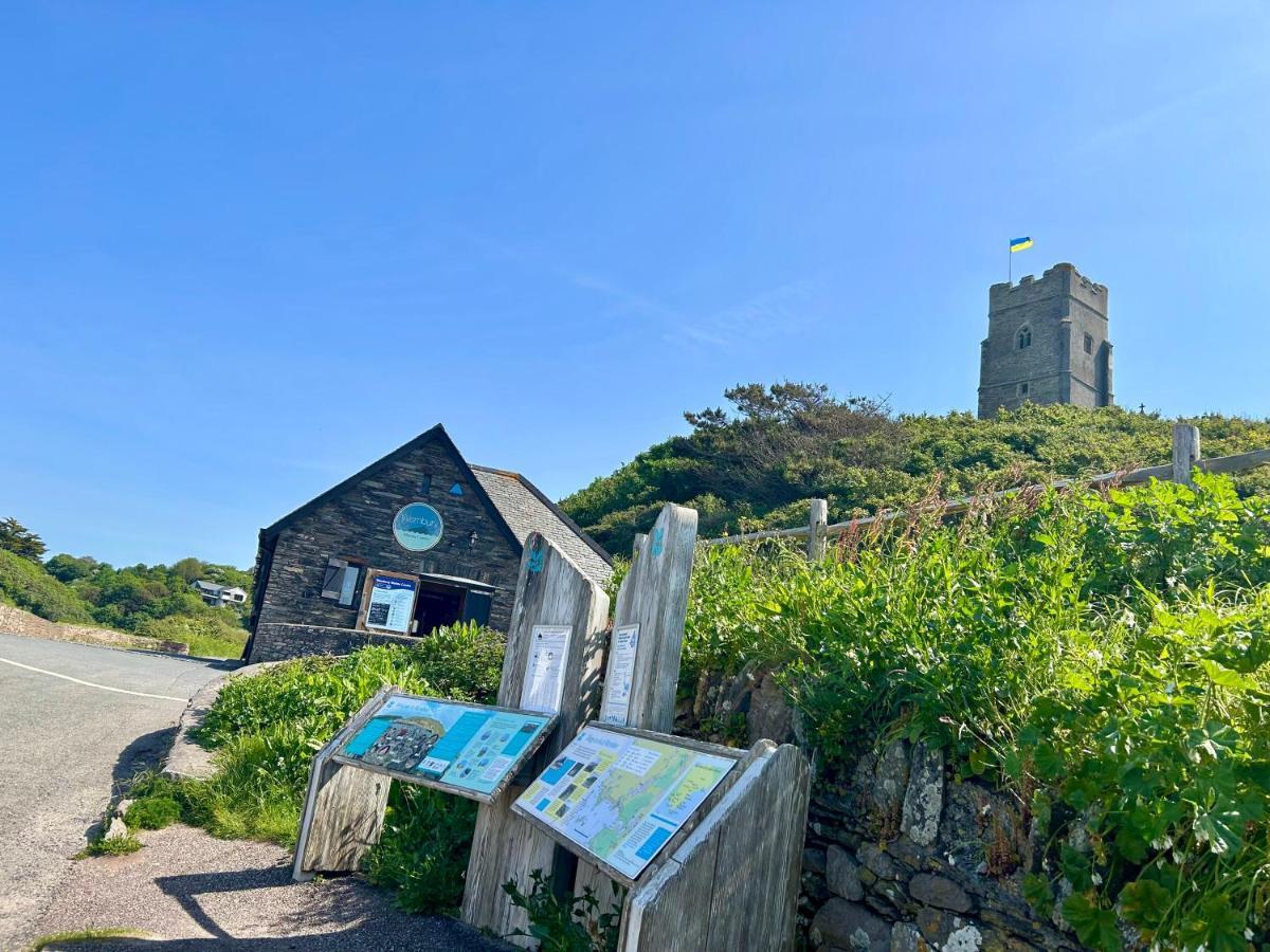 Spacious Cottage In The Village Of Wembury Екстериор снимка